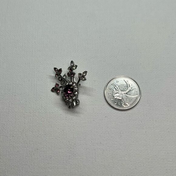 VINTAGE Silver-Tone Flower Brooch w/ Red and Clear Rhinestones - Picture 5 of 5